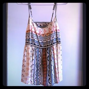 Floral Pattern Top w/ Key Hole Back